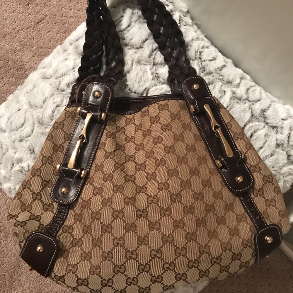 Gucci phelam shoulder bag.